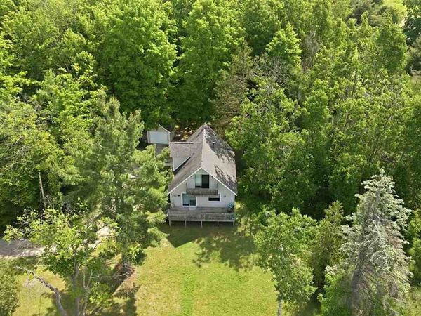 7841 S Pleasantview Road, Harbor Springs, MI 49740