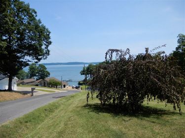 27 Paradise Point, Gilbertsville, KY 42044