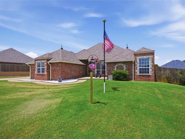 1610 Happy Valley, Shawnee, OK 74804