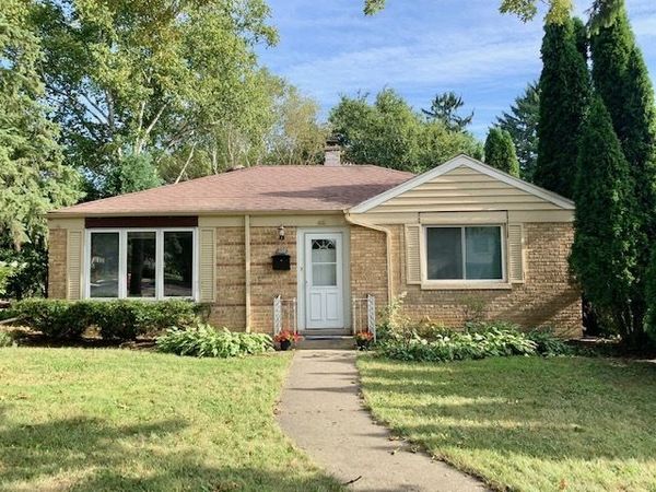 630 E Rockland Road , Libertyville, IL 60048