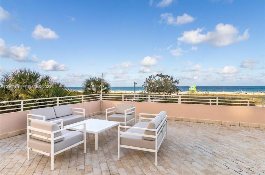 345 Ocean Dr , Unit 525, Miami Beach, FL 33139 Photo