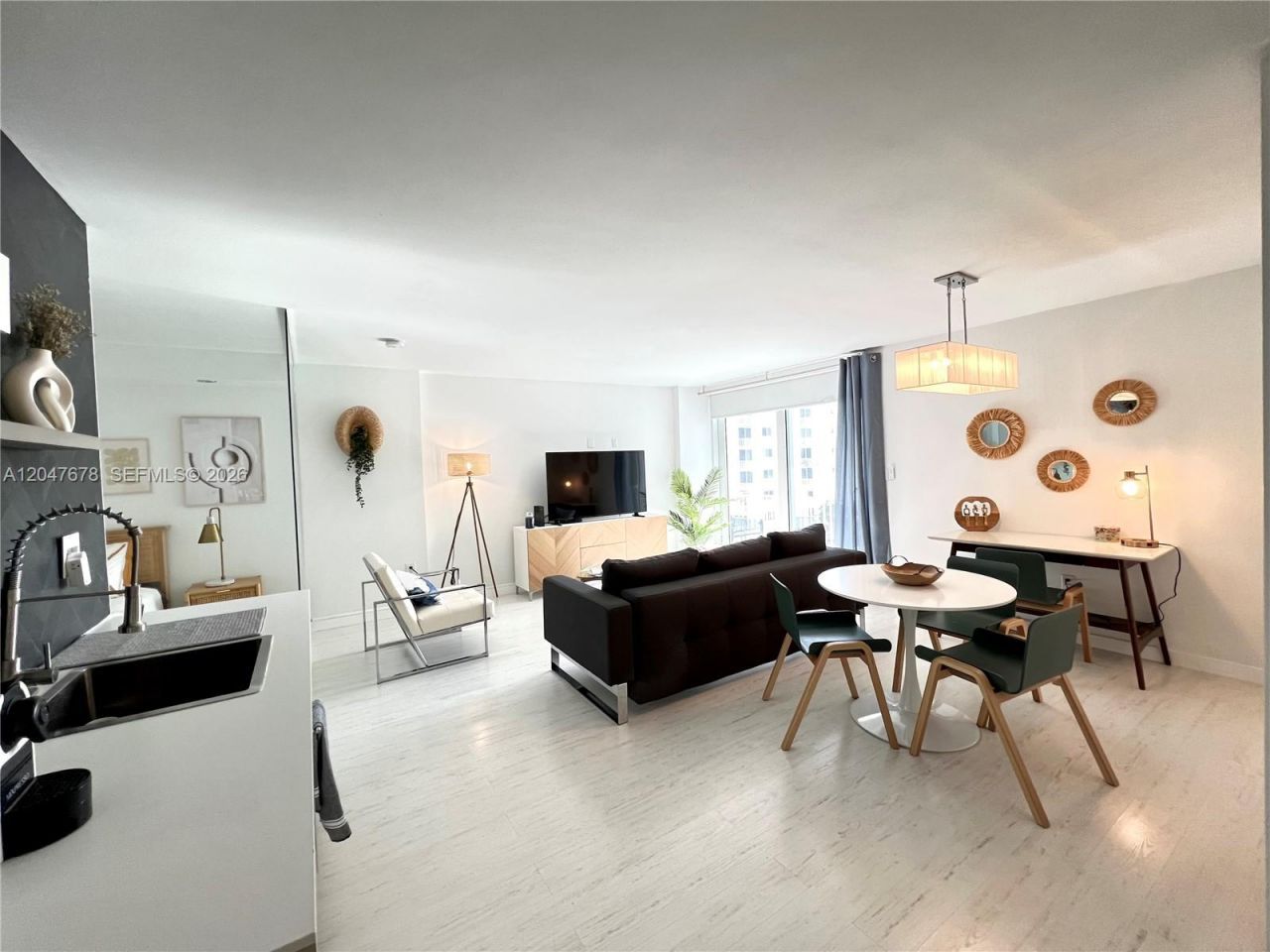 345 Ocean Dr , Unit 525, Miami Beach, FL 33139 Photo