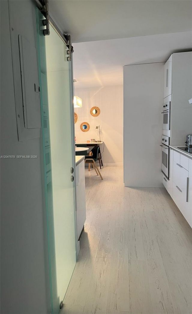 345 Ocean Dr , Unit 525, Miami Beach, FL 33139 Photo