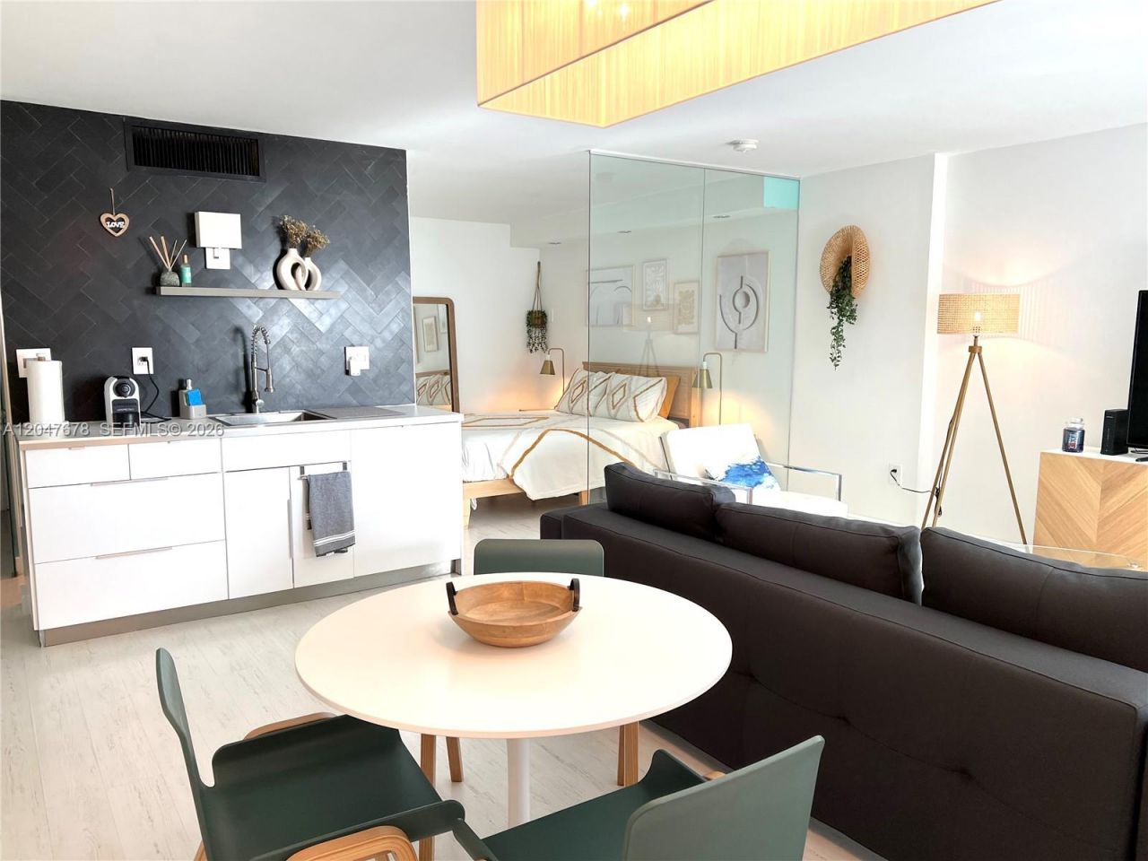 345 Ocean Dr , Unit 525, Miami Beach, FL 33139 Photo
