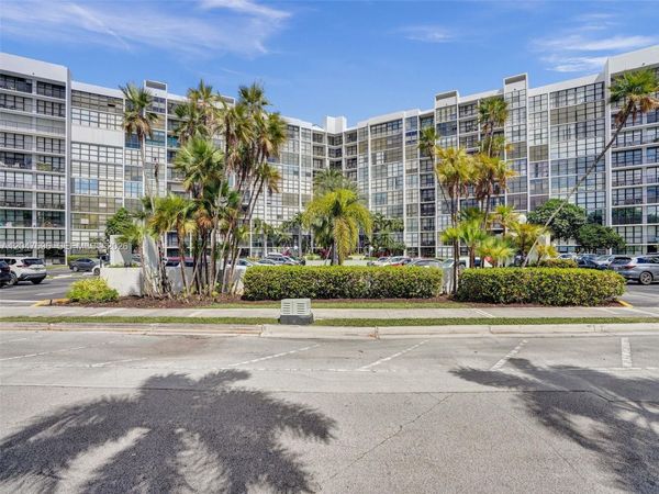 800 Parkview Dr , Unit 131, Hallandale Beach, FL 33009