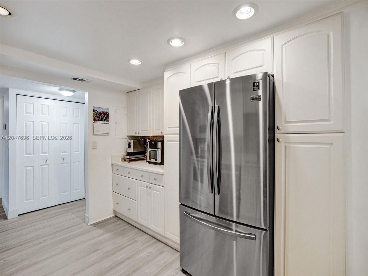 800 Parkview Dr , Unit 131, Hallandale Beach, FL 33009 Photo
