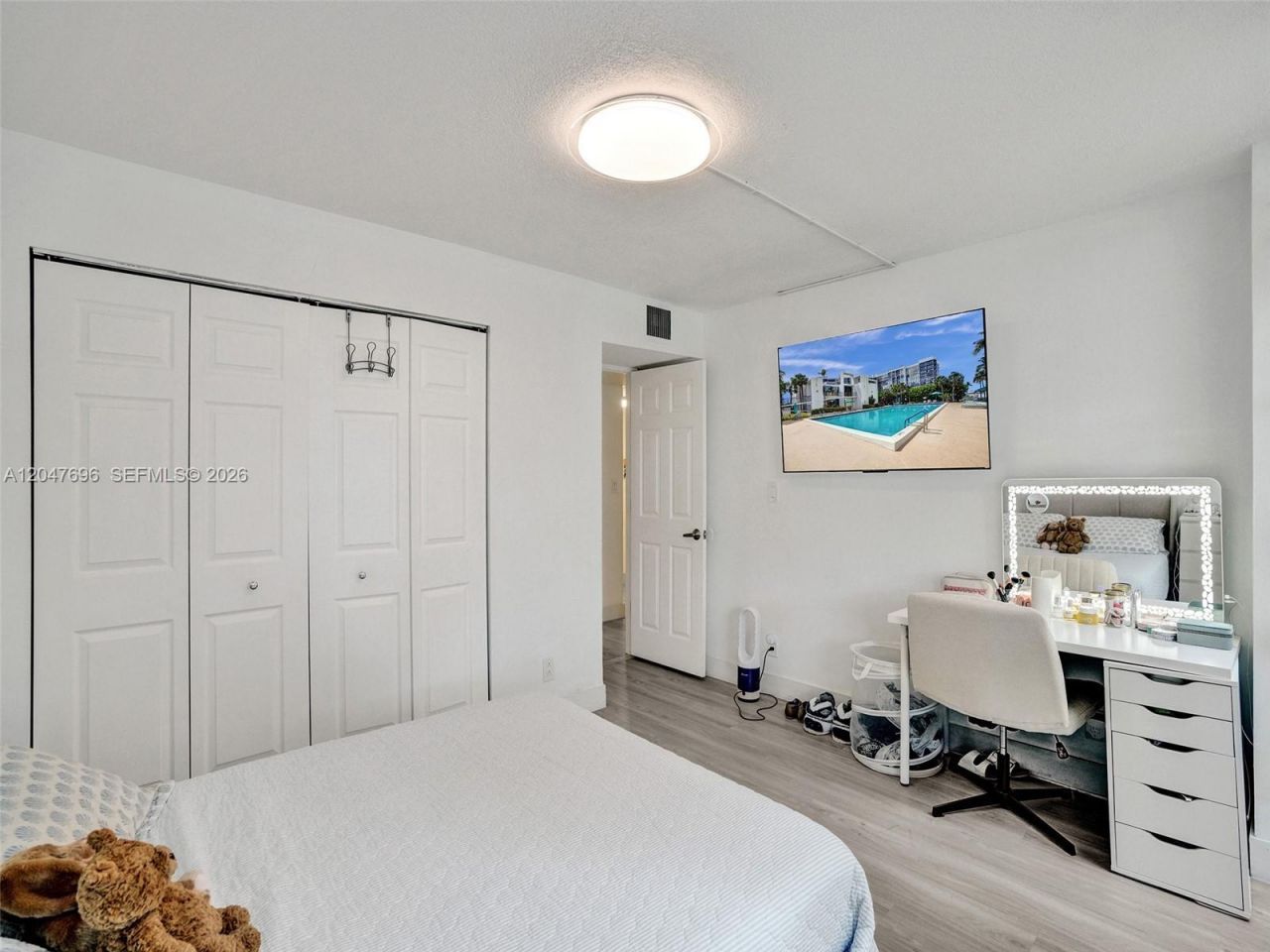 800 Parkview Dr , Unit 131, Hallandale Beach, FL 33009 Photo