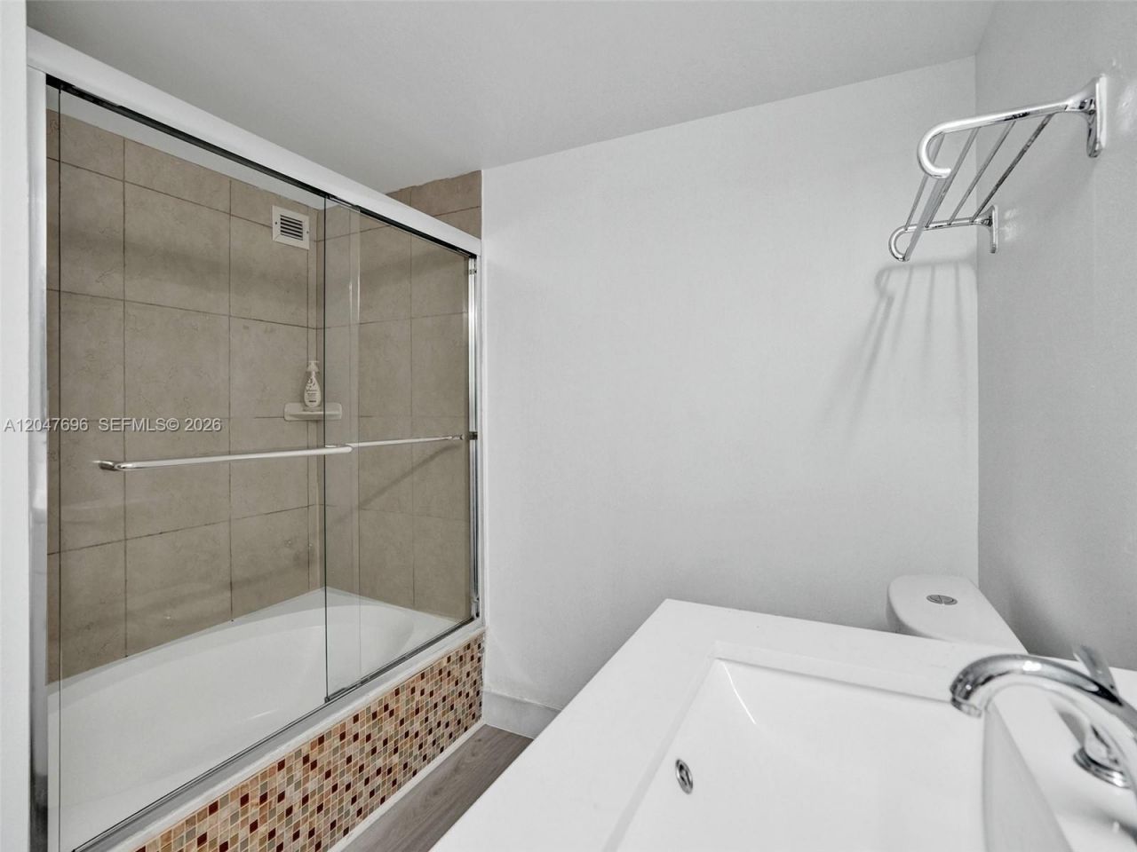 800 Parkview Dr , Unit 131, Hallandale Beach, FL 33009 Photo