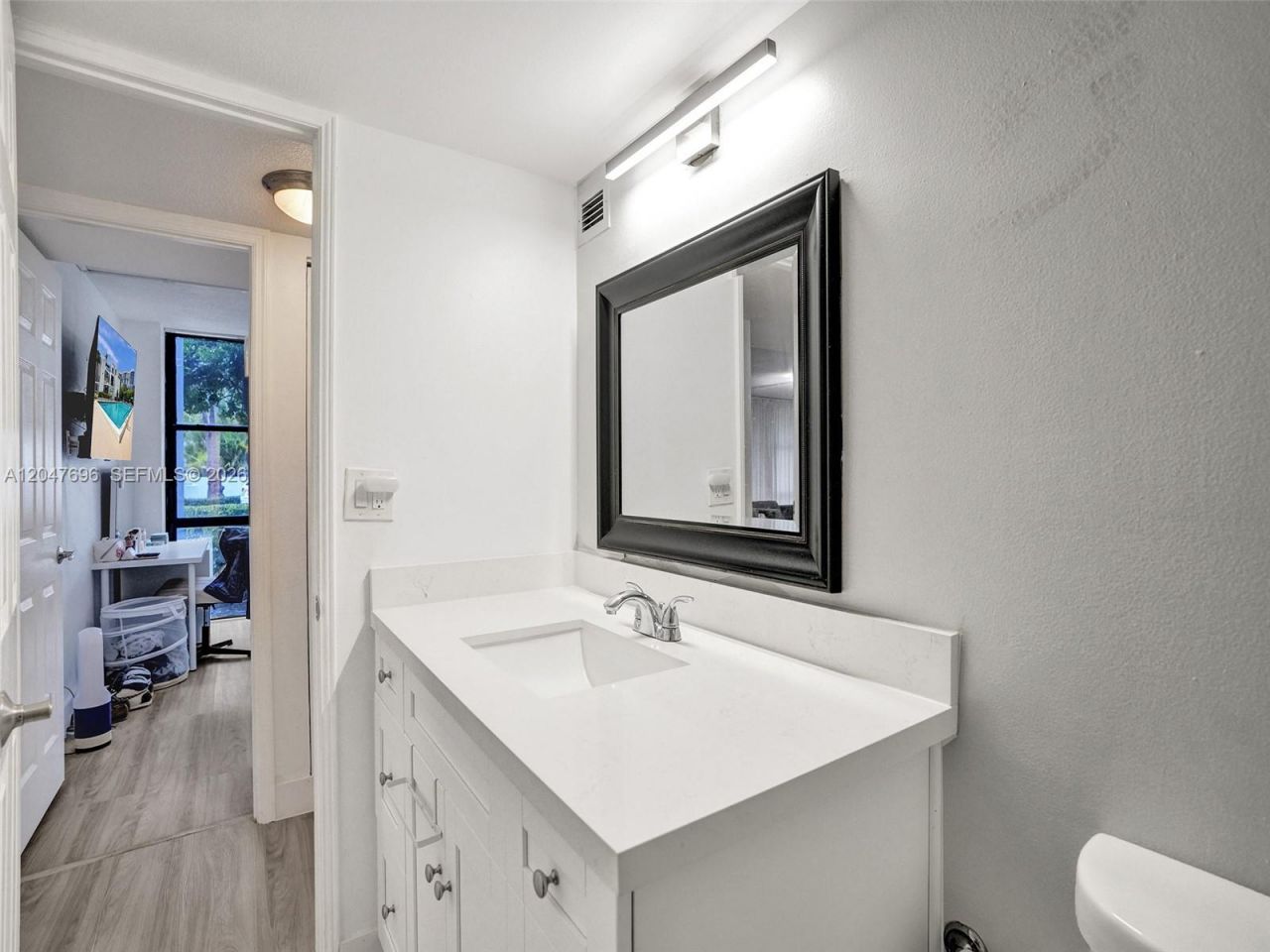800 Parkview Dr , Unit 131, Hallandale Beach, FL 33009 Photo