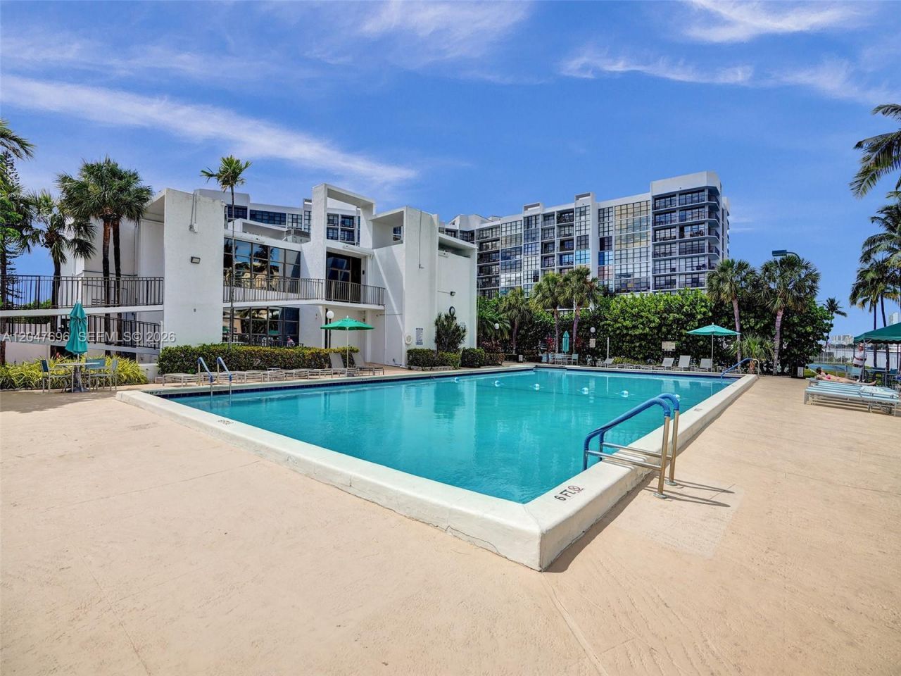 800 Parkview Dr , Unit 131, Hallandale Beach, FL 33009 Photo