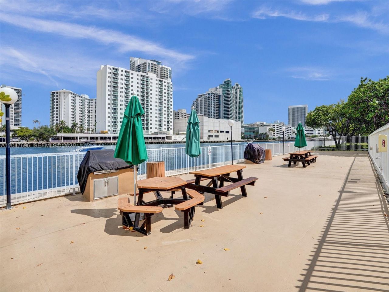 800 Parkview Dr , Unit 131, Hallandale Beach, FL 33009 Photo