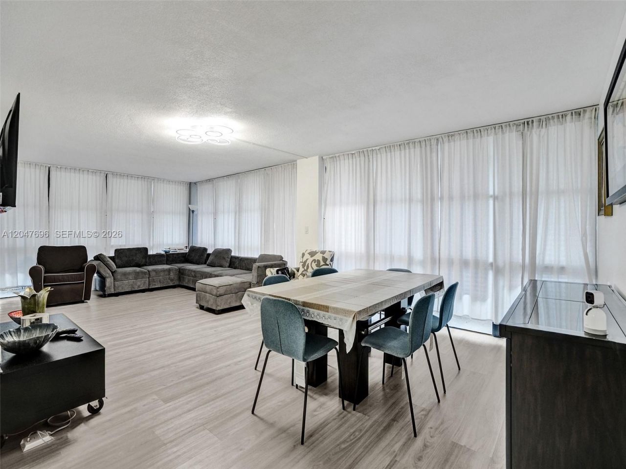 800 Parkview Dr , Unit 131, Hallandale Beach, FL 33009 Photo