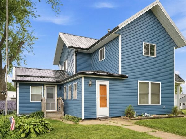 14 Greene Street , Walker, IA 52352