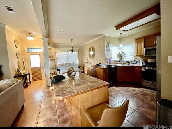 611 S Oleana Dr, Gonzales, LA 70737