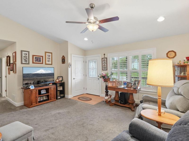 518A Hickory Lane, Howard, OH 43028 Photo 8