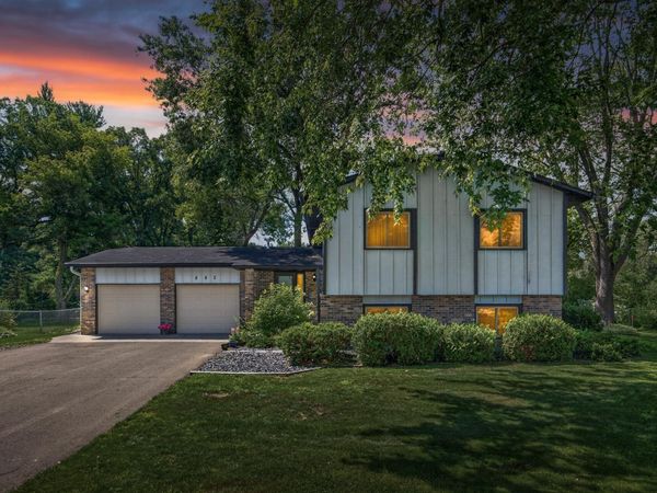 882 90th Avenue NW, Coon Rapids, MN 55433
