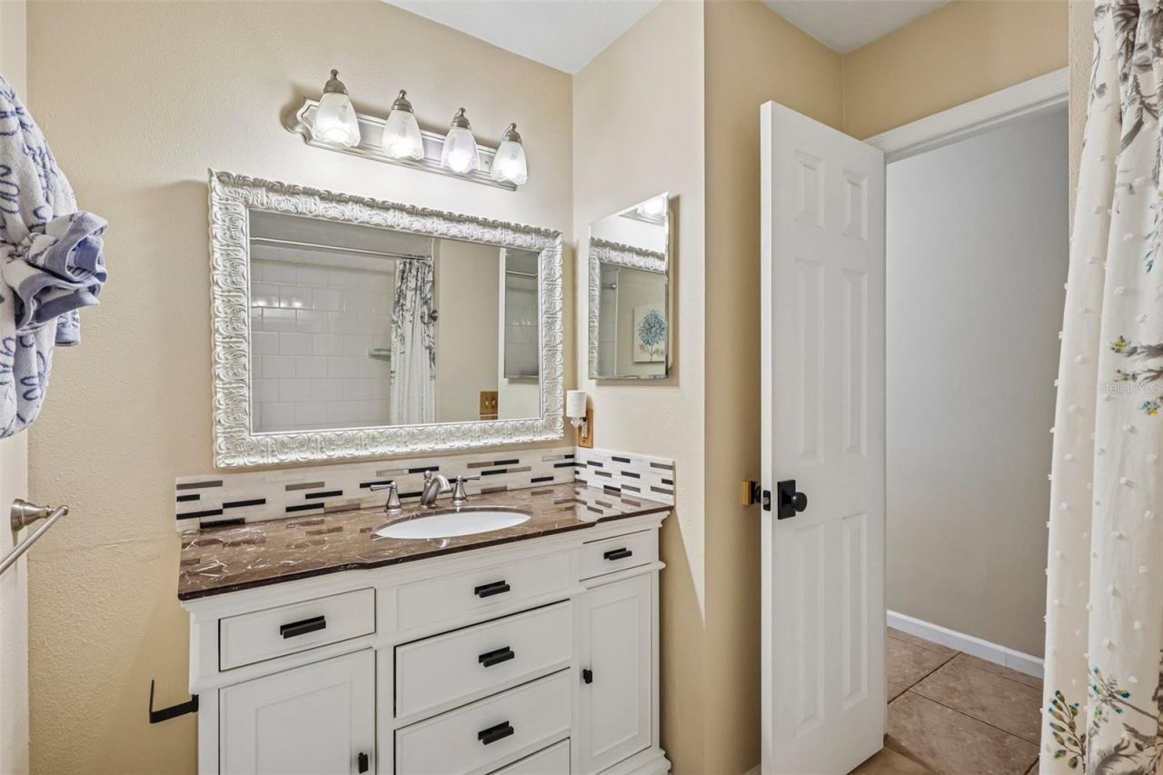 14309 Brentwood Drive , Tampa, FL 33618 Photo