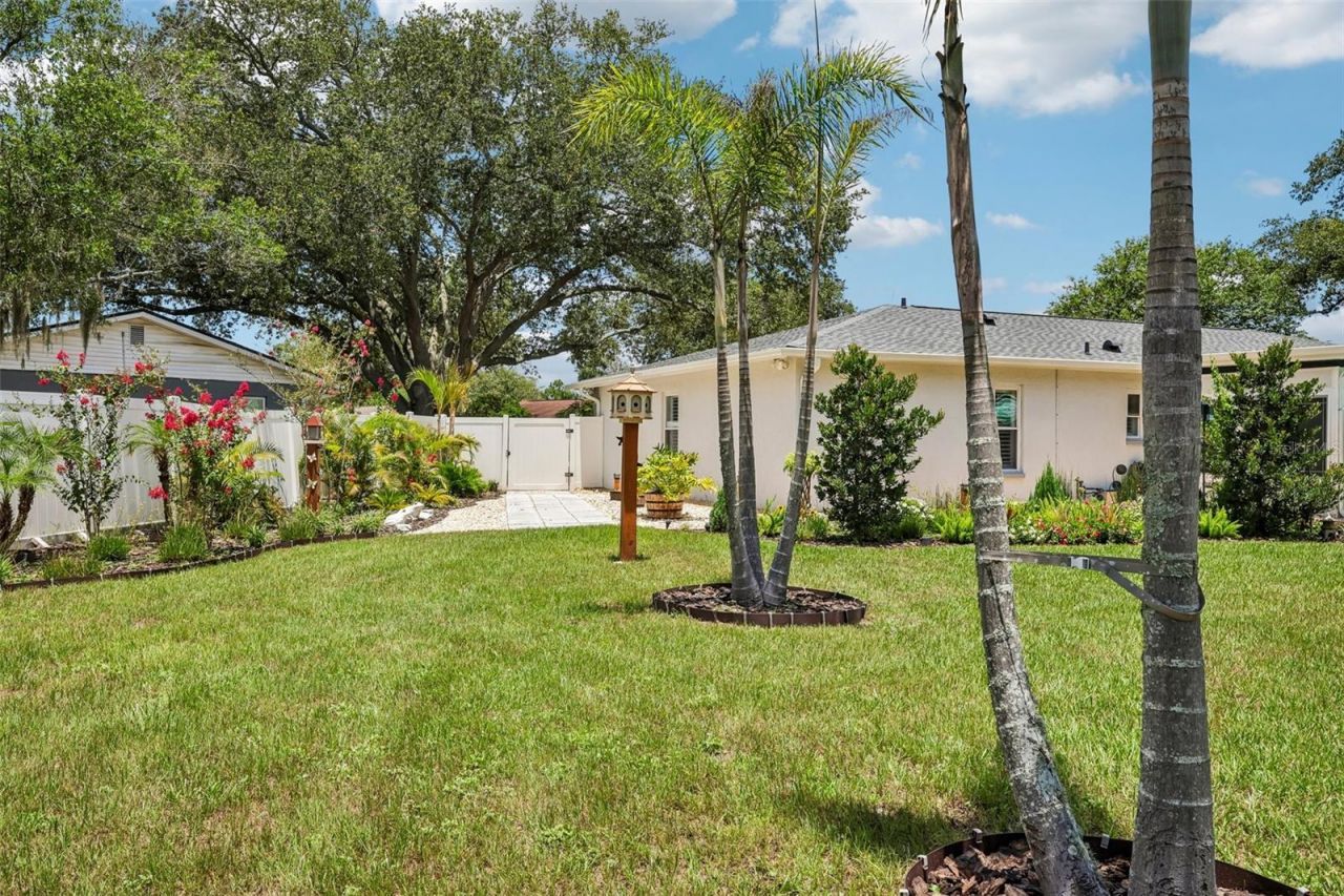 14309 Brentwood Drive , Tampa, FL 33618 Photo