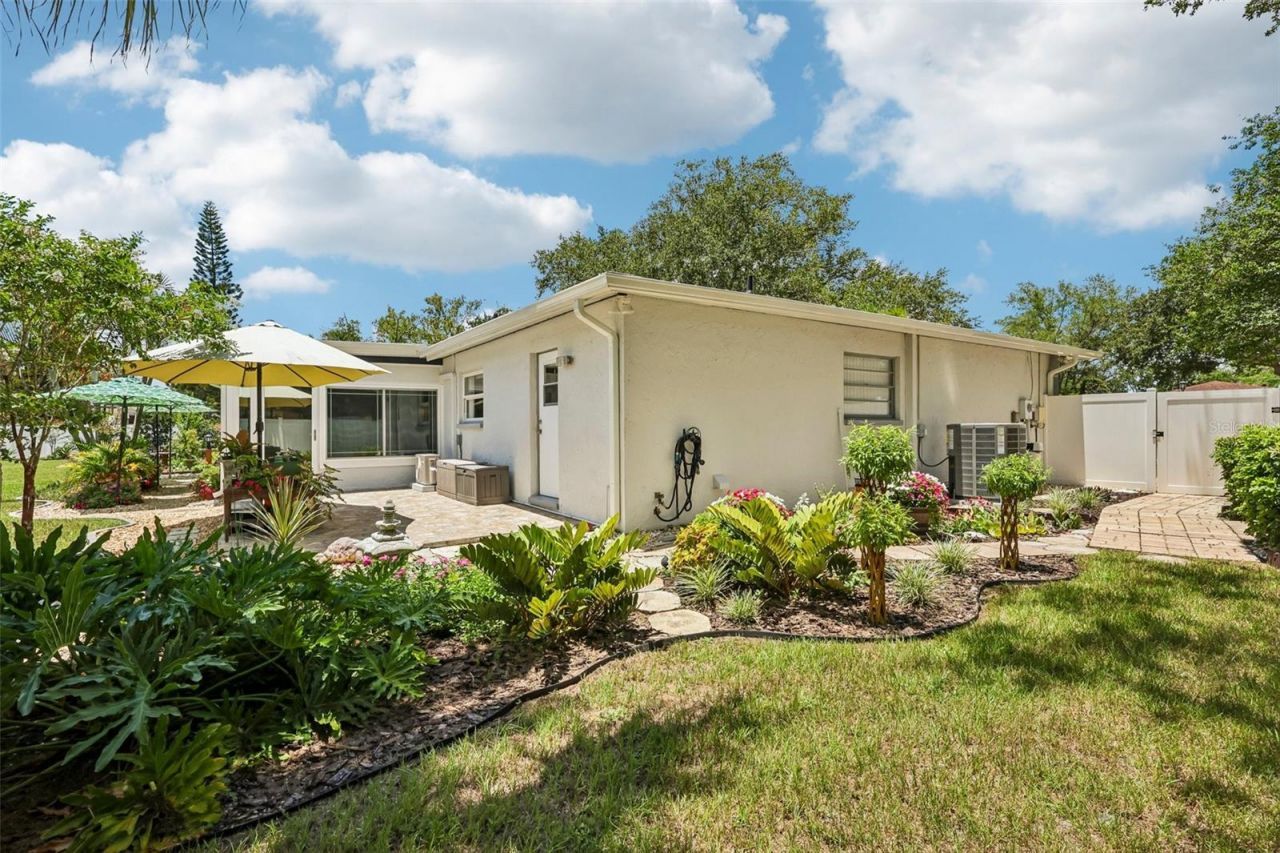 14309 Brentwood Drive , Tampa, FL 33618 Photo