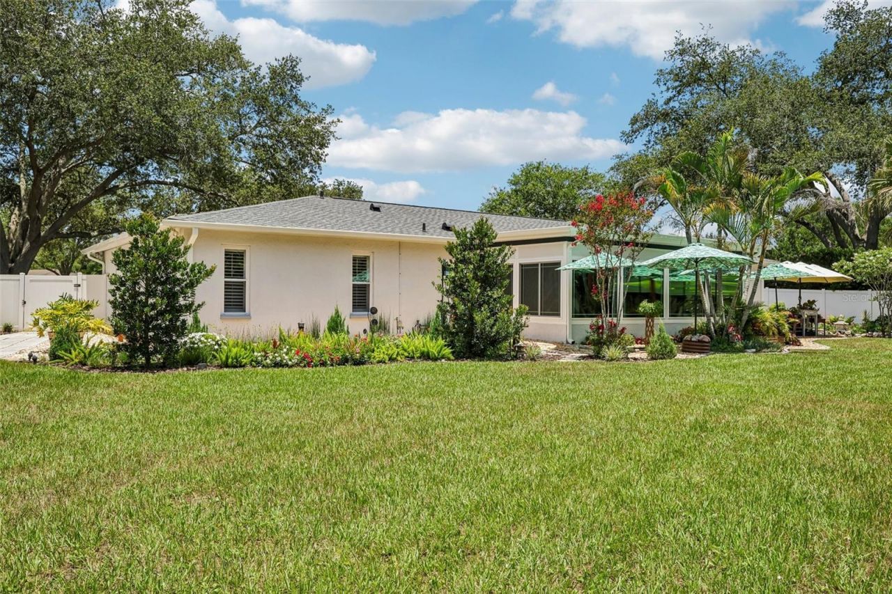 14309 Brentwood Drive , Tampa, FL 33618 Photo