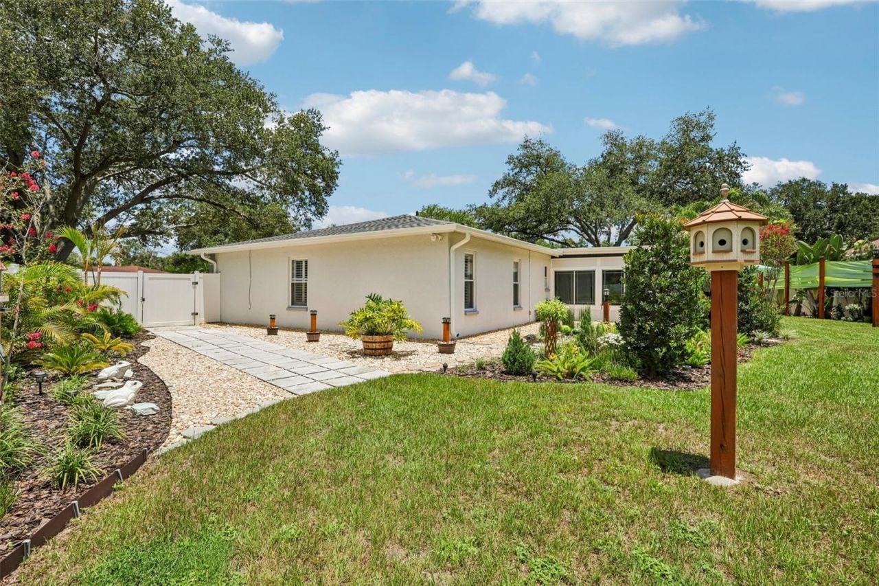 14309 Brentwood Drive , Tampa, FL 33618 Photo