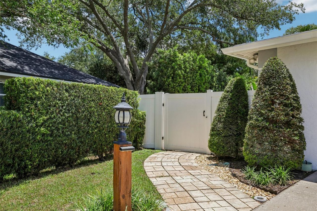 14309 Brentwood Drive , Tampa, FL 33618 Photo