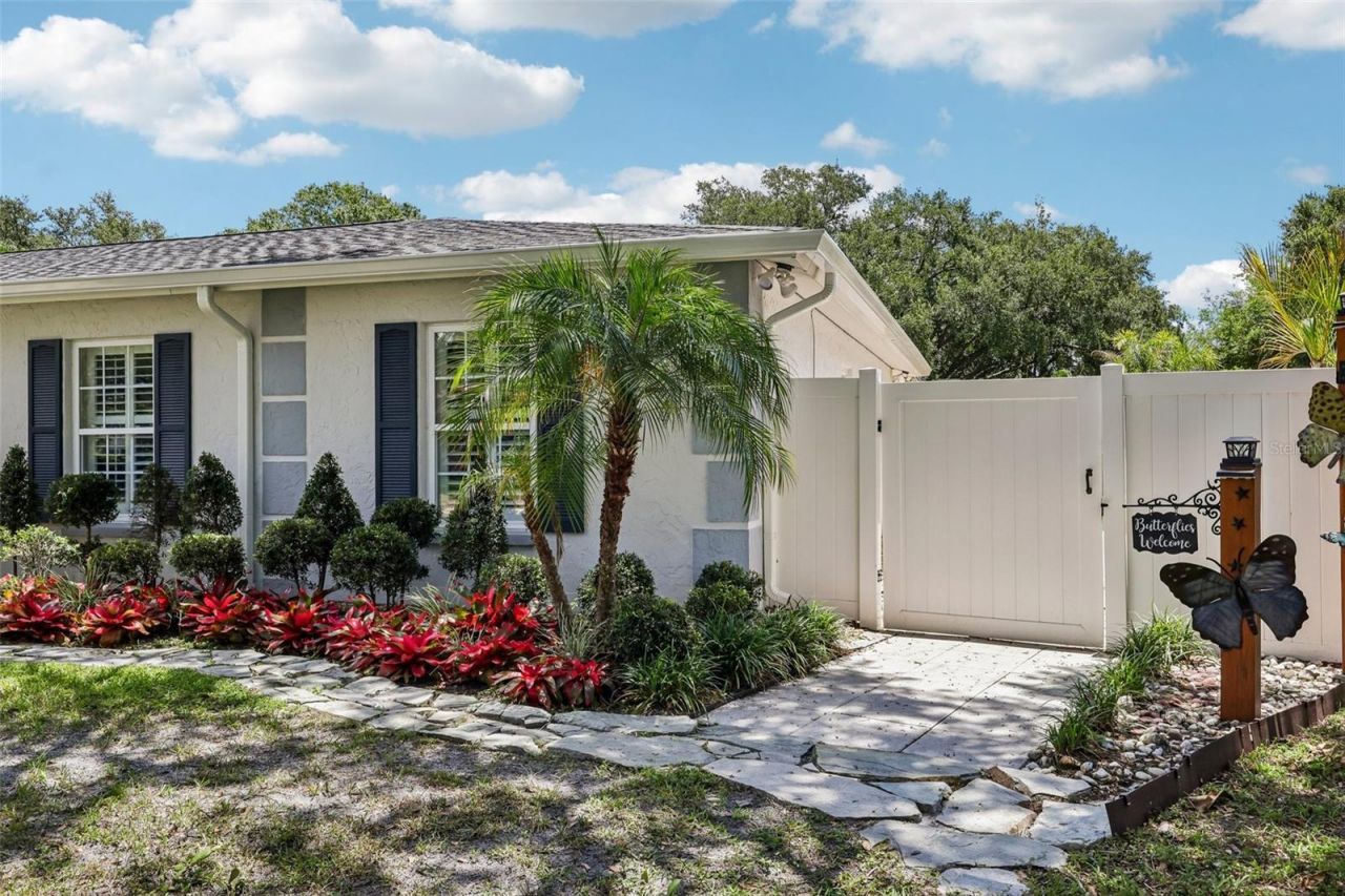 14309 Brentwood Drive , Tampa, FL 33618 Photo