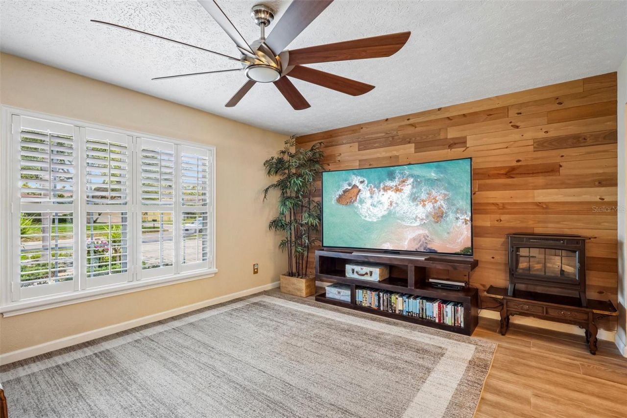 14309 Brentwood Drive , Tampa, FL 33618 Photo