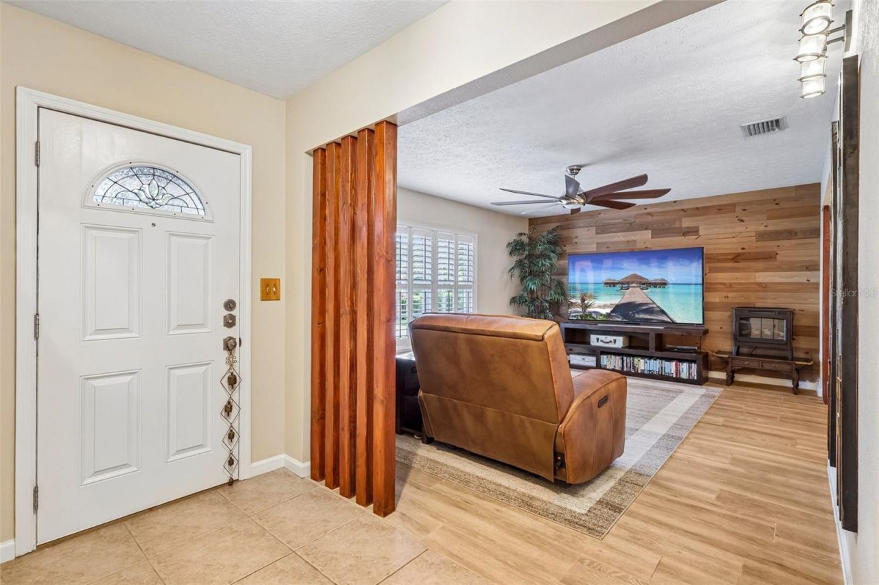 14309 Brentwood Drive , Tampa, FL 33618 Photo