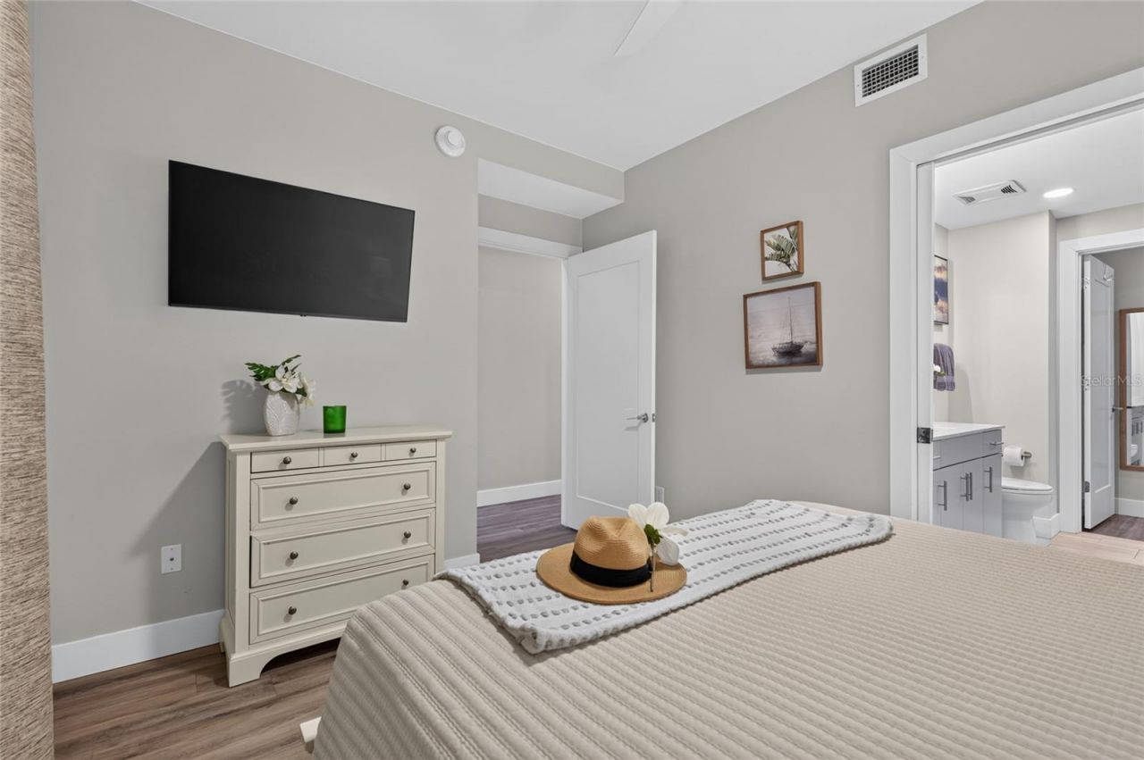 1709 N Tamiami Trail , Unit 505, Sarasota, FL 34234 Photo
