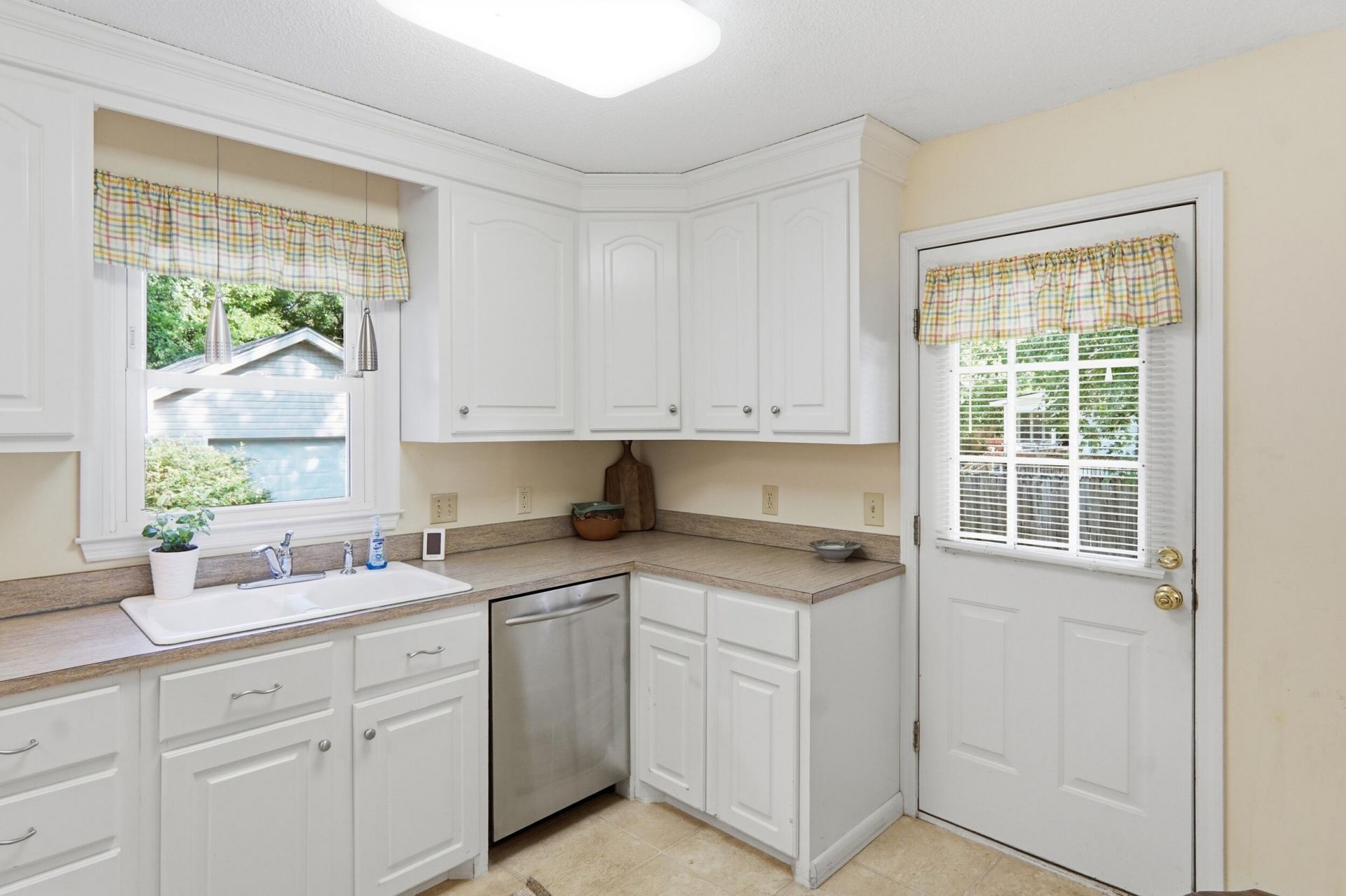 36 Manor Boulevard Photo 17
