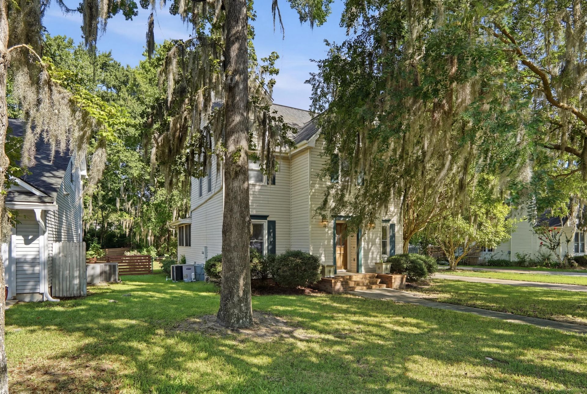 36 Manor Boulevard Photo 4