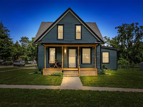 160 N George Street , North Liberty, IA 52317