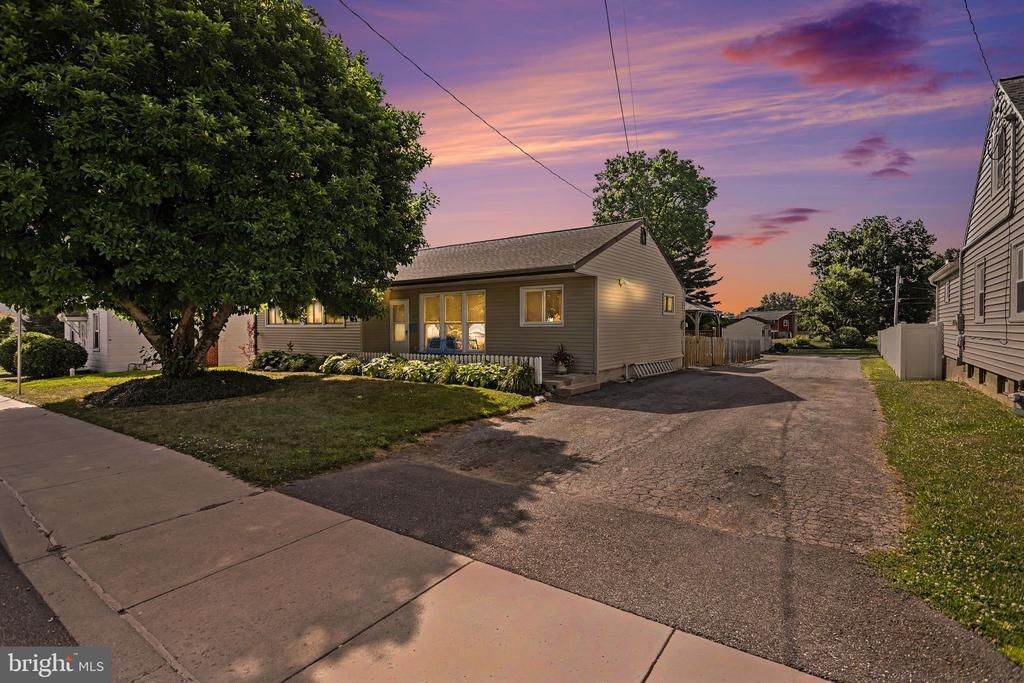 325 MARIETTA AVENUE , MOUNT JOY, PA 17552