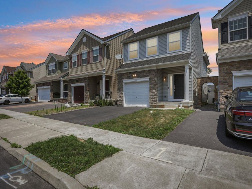 2127 Huntington Lane, Easton, PA 18040 Main Photo