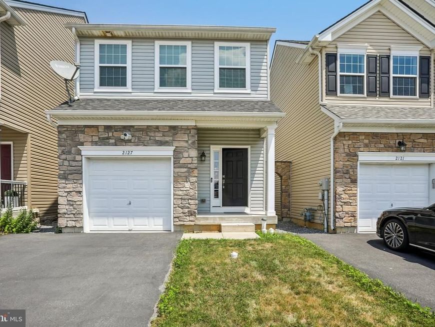 2127 Huntington Lane, Easton, PA 18040 Main Photo