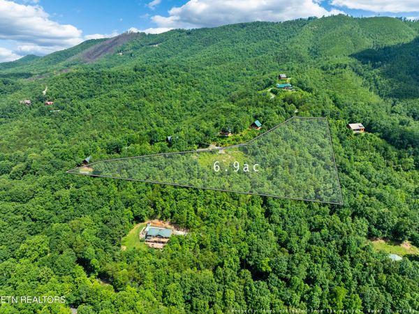 648 Almost Heaven Way, Gatlinburg, TN 37738
