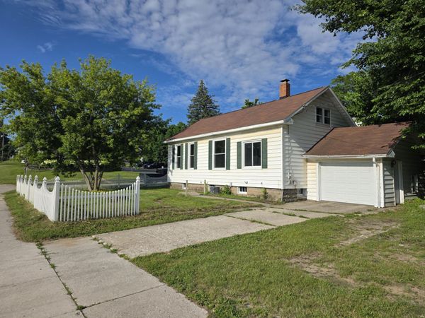 328 4th Street, Manistee, MI 49660