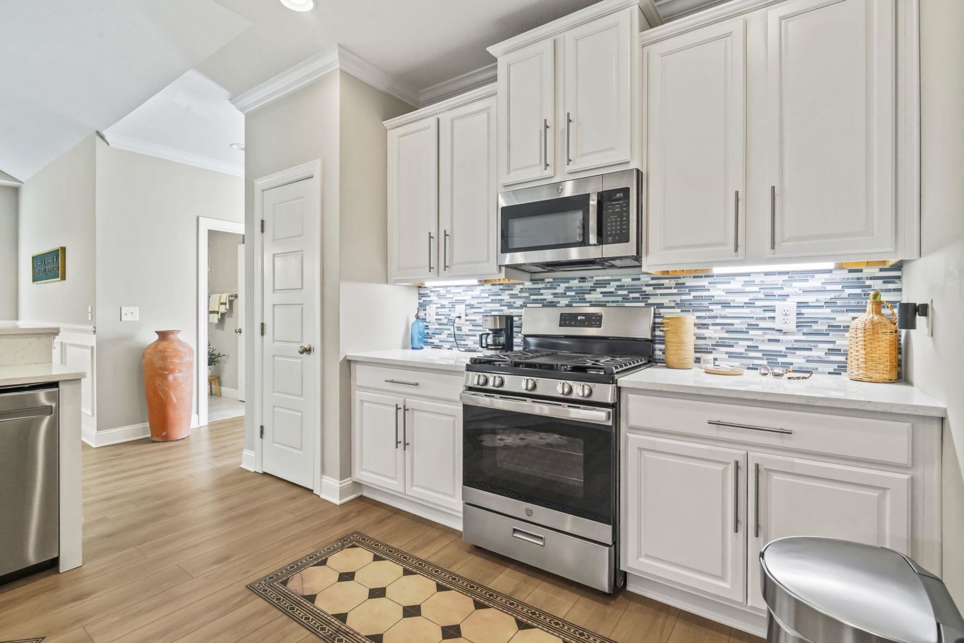 908 Jackline Place  Photo 12