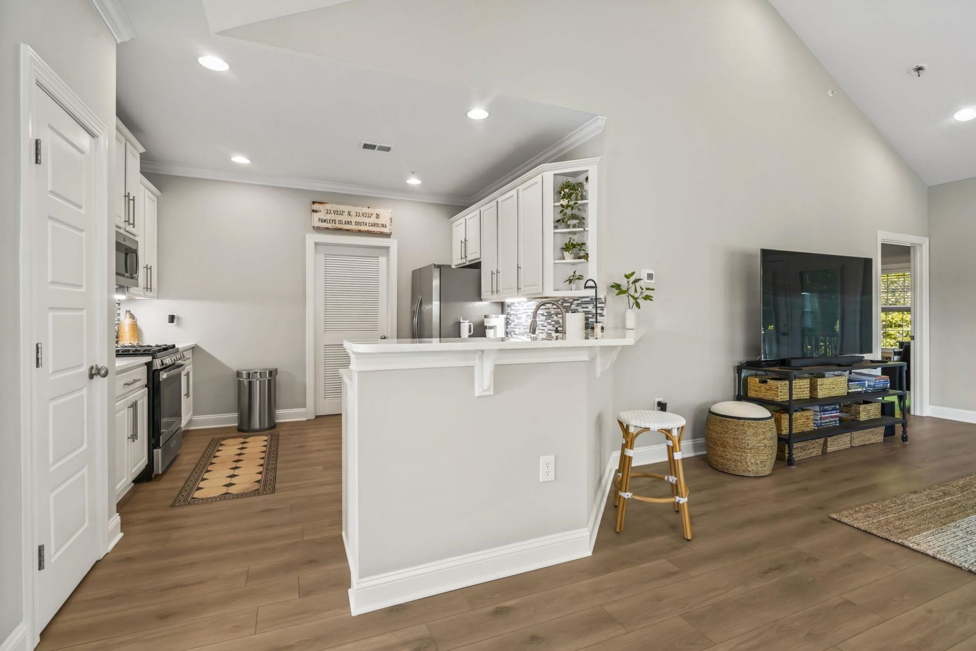 908 Jackline Place  Photo 8