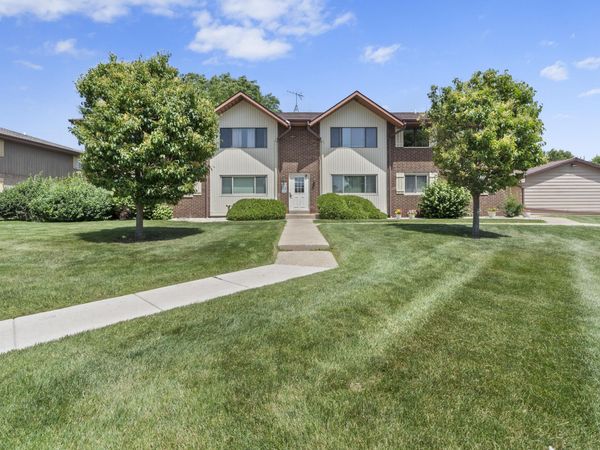 10364 W Whitnall Edge Ct, Unit 202, Franklin, WI 53132