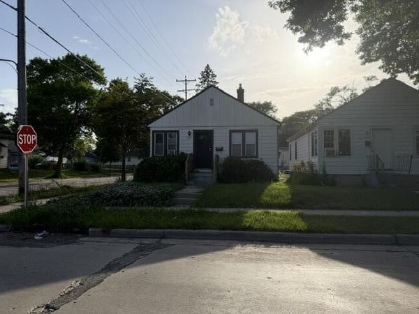5003 N 37th St, Milwaukee, WI 53209
