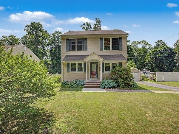 26 Mount Arlington Rd, Roxbury, NJ 07852