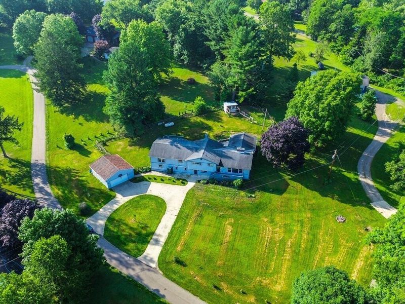 18080 Woodview Lane, Fredericktown, OH 43019 Photo 2
