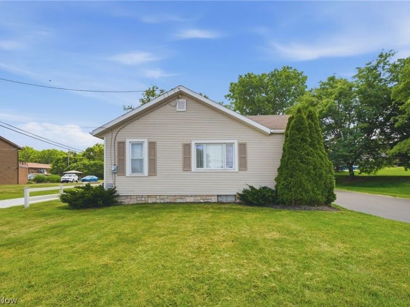 679 Saint Andrews Court, Akron, OH 44312 Photo 3