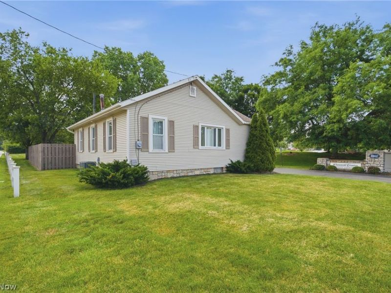 679 Saint Andrews Court, Akron, OH 44312 Photo 4