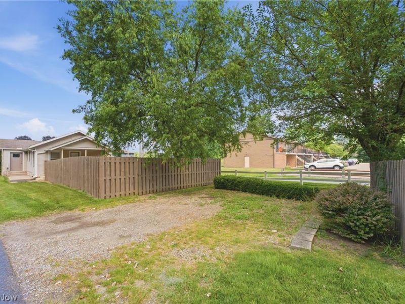 679 Saint Andrews Court, Akron, OH 44312 Photo 5