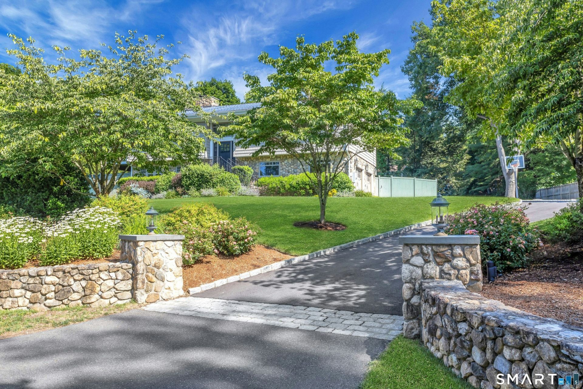 6 Loren, Westport, CT 06880 Main Photo