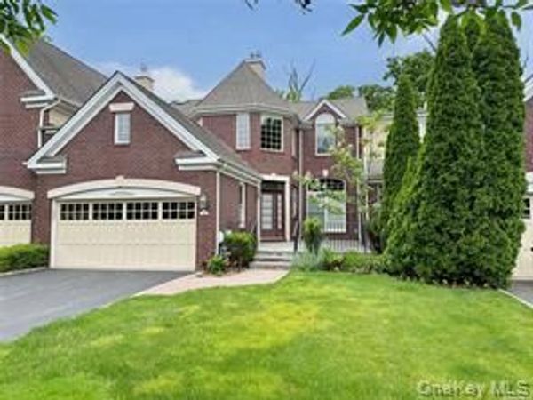 18 Wilkshire Circle , Manhasset, NY 11030