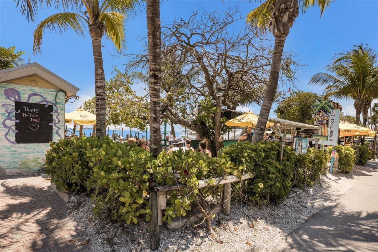 5994 Hibiscus Drive , Bradenton, FL 34207 Photo